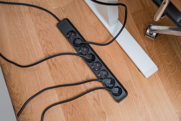 What should you not plug into an extension lead?